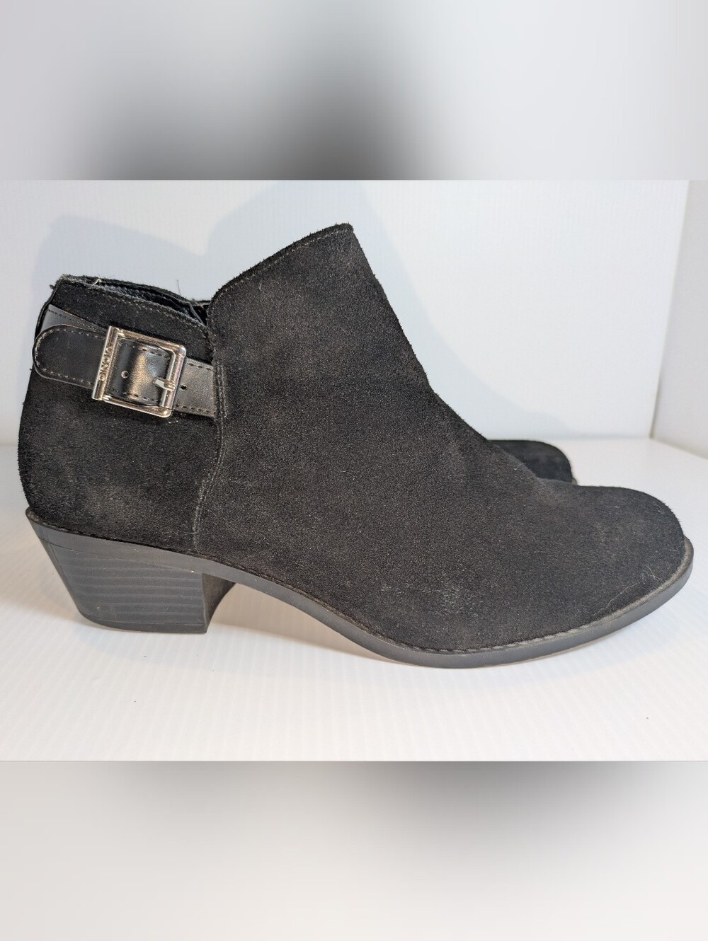 Vionic Millie Black Suede Ankle Booties Buckle Zip Wide 8.5 W Comfort